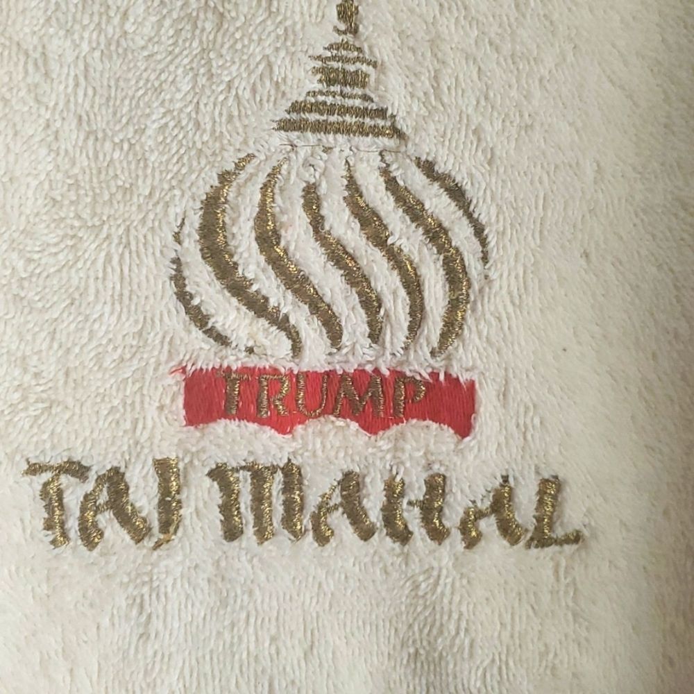 TRUMP TAJ MAHAL bath, beach towel blanket HUGE 34"x68" EXC CONDITION REGENT